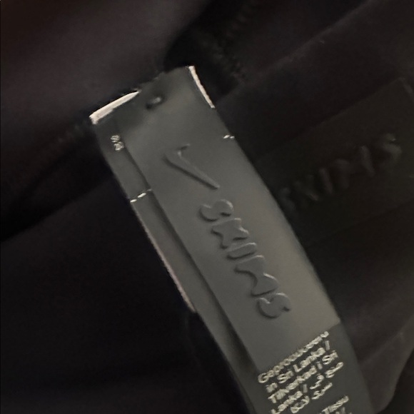 Skims Nike V-Panel Legging 26” - Picture 6 of 12